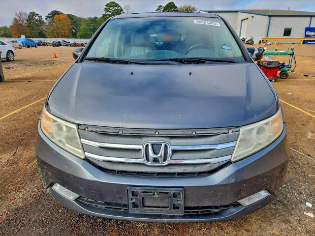 Honda Odyssey Touring Image 4