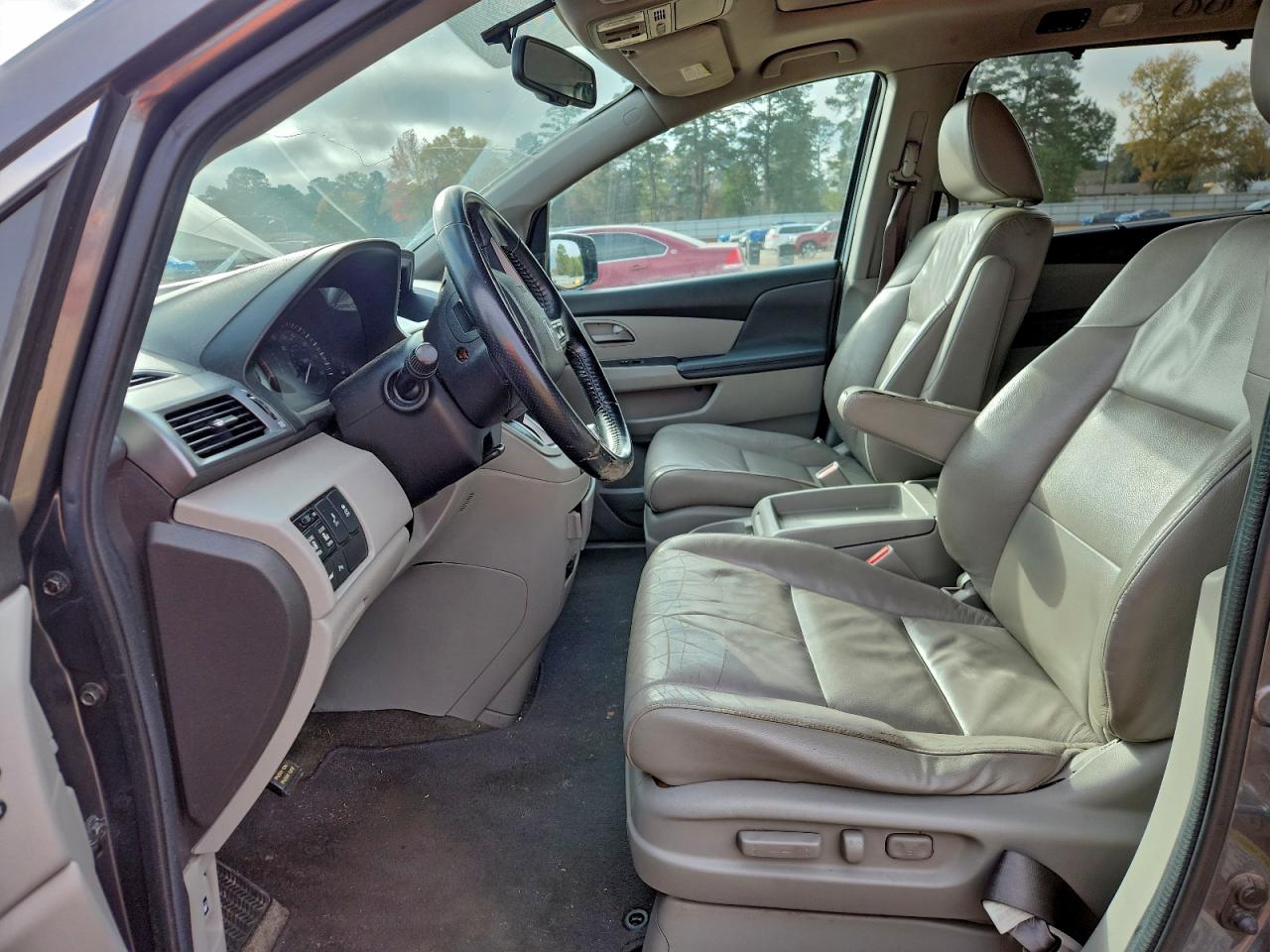Honda Odyssey Touring Image 3