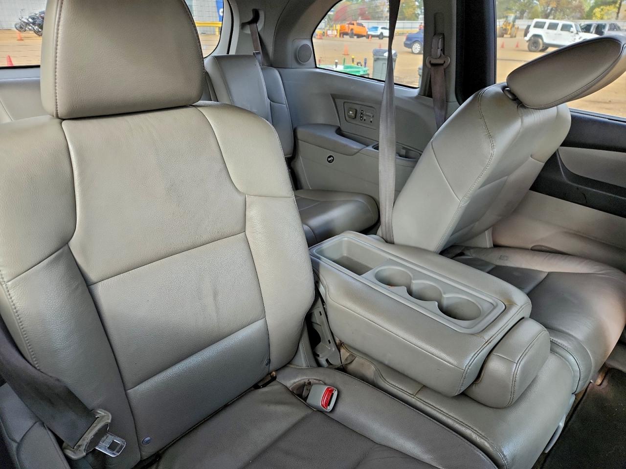 Honda Odyssey Touring Image 5
