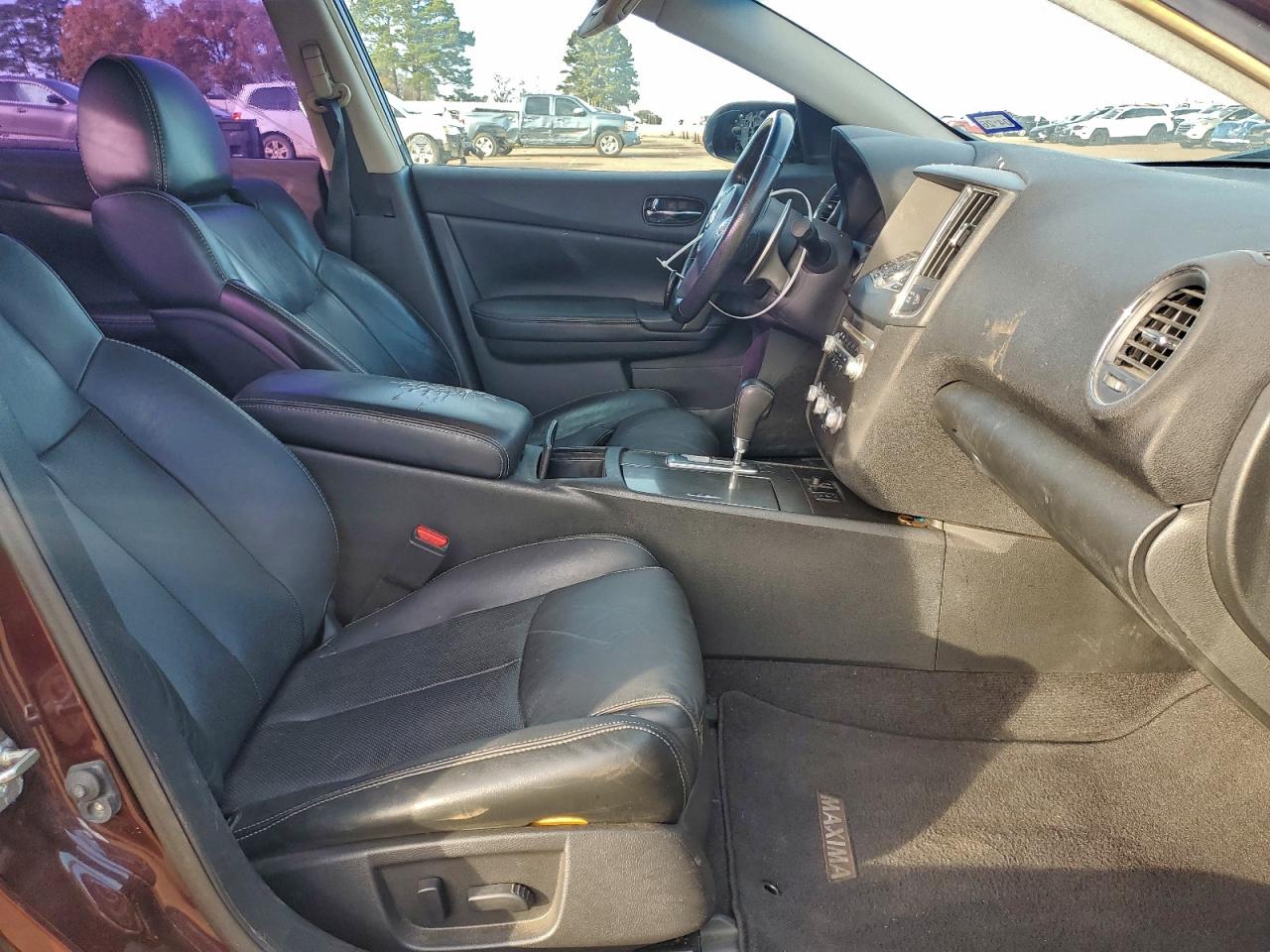 Nissan Maxima S Image 2