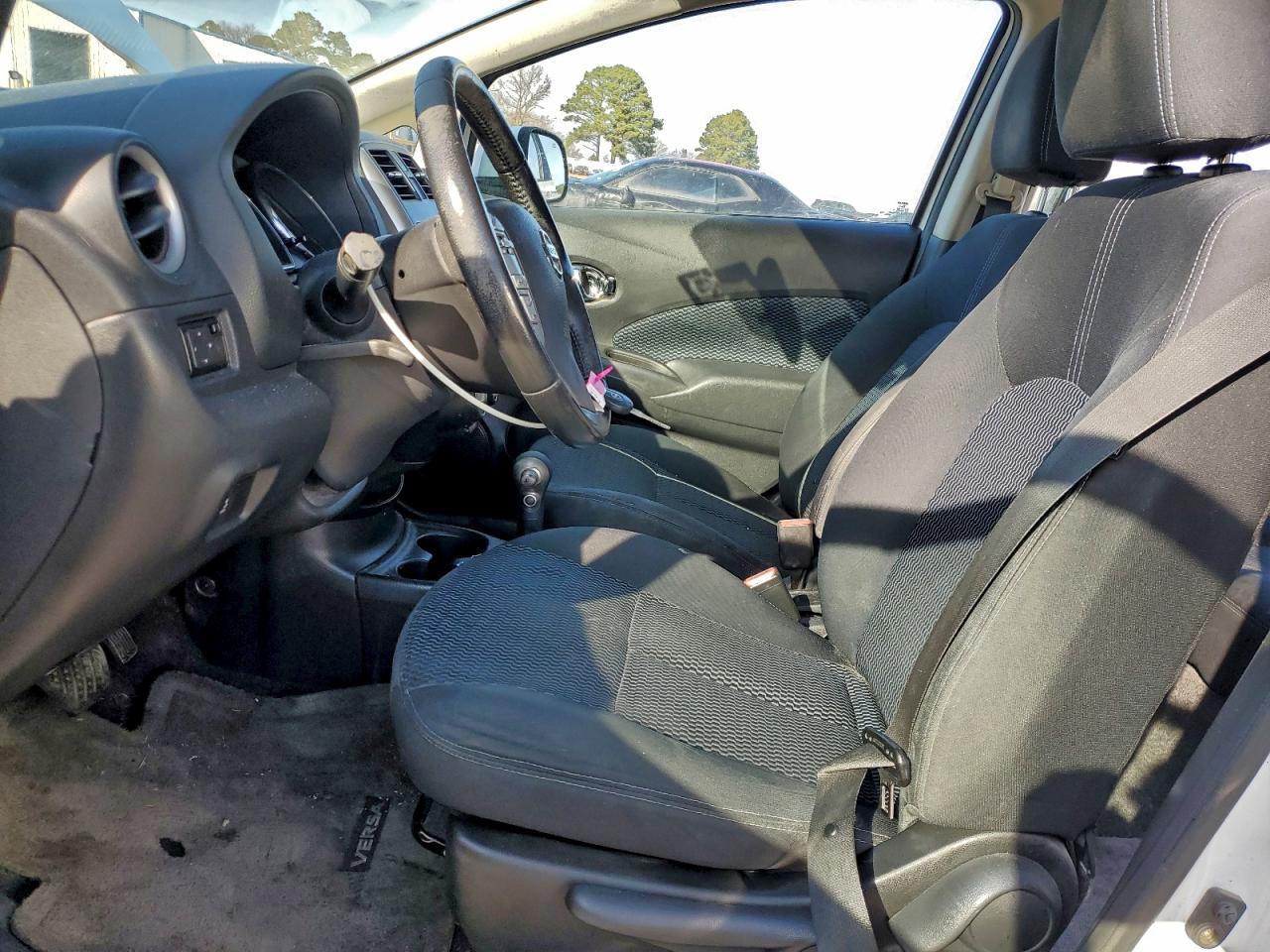 Nissan Versa S Image 8