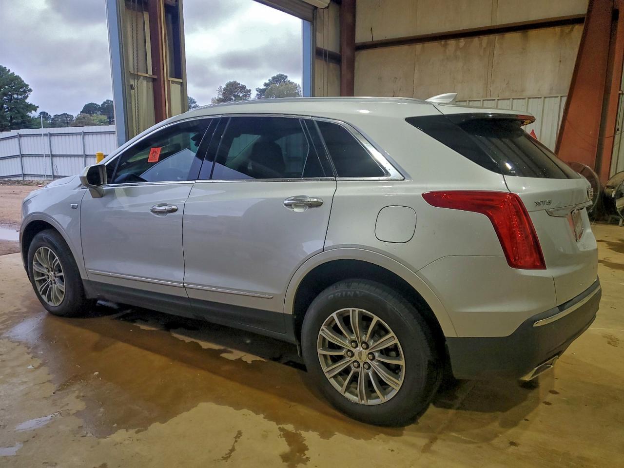 Cadillac XT5 Luxury Image 3