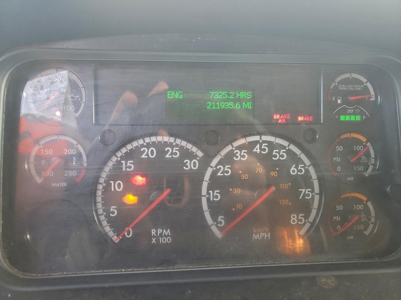 Freightliner M2 106 Medium Duty Image 2