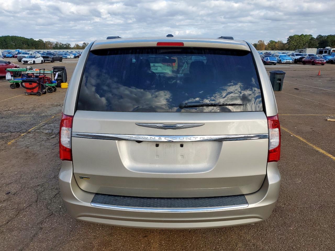 Chrysler Minivan Touring Image 11