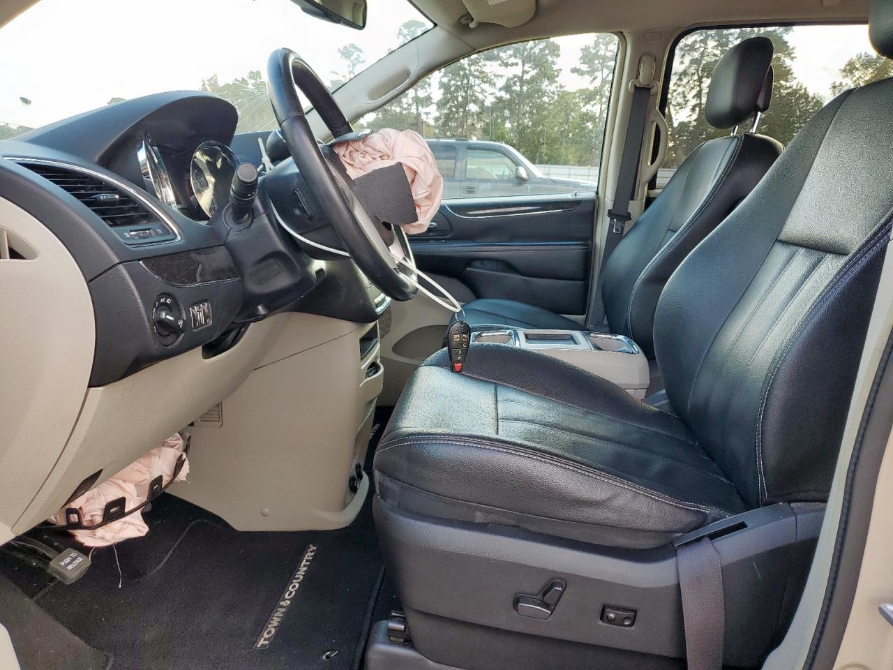 Chrysler Minivan Touring Image 10