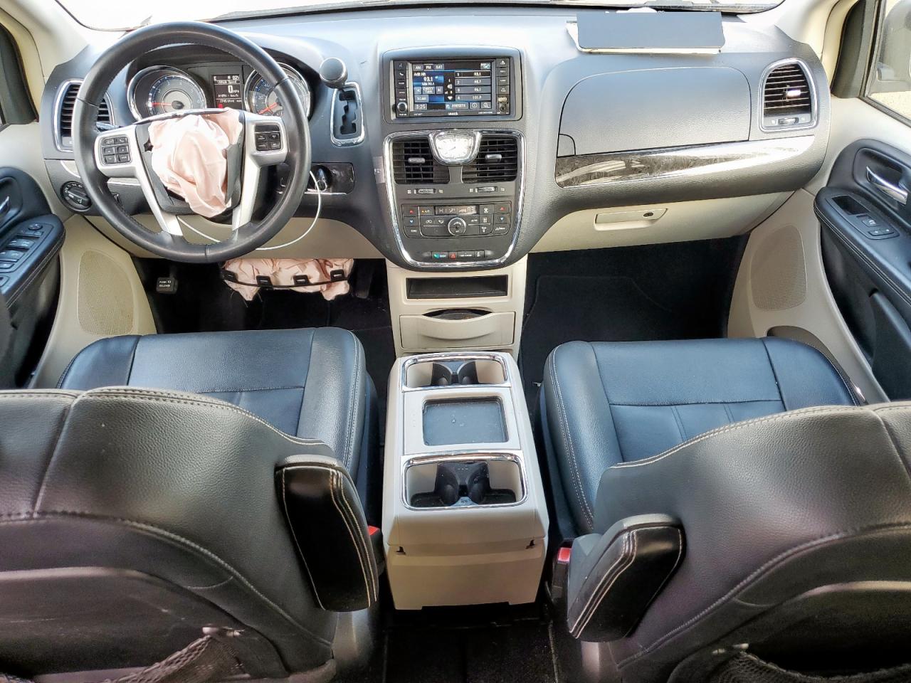 Chrysler Minivan Touring Image 9