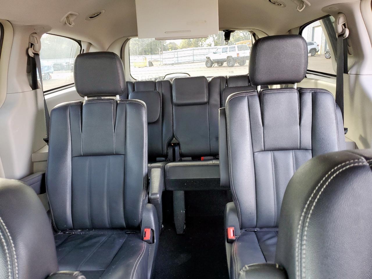 Chrysler Minivan Touring Image 12