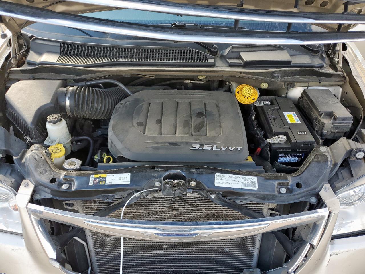 Chrysler Minivan Touring Image 13