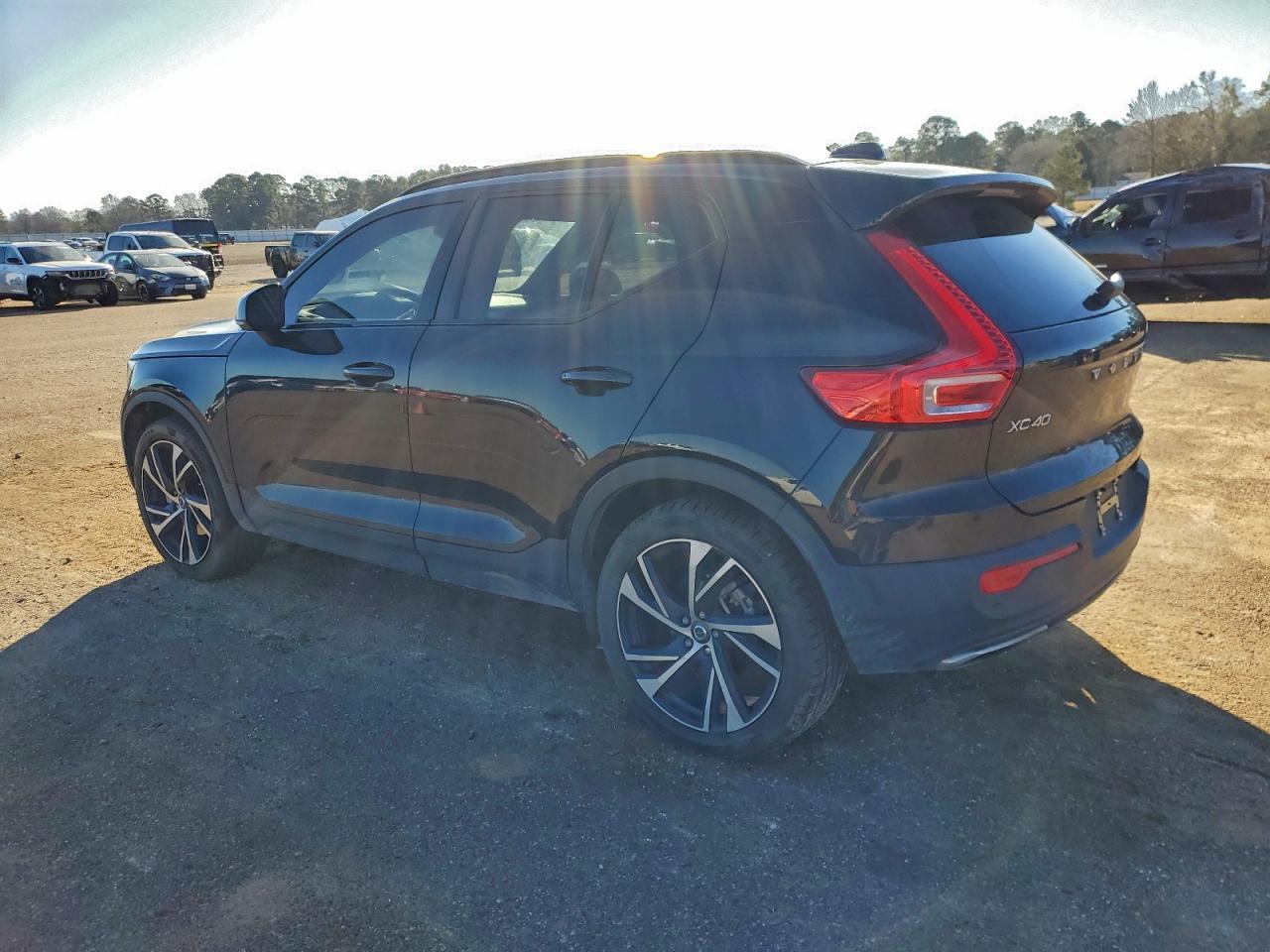 Volvo XC40 T5 R-design Image 3