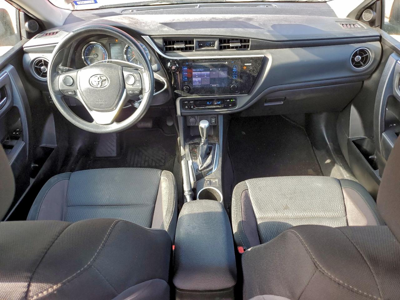 Toyota Corolla L Image 8