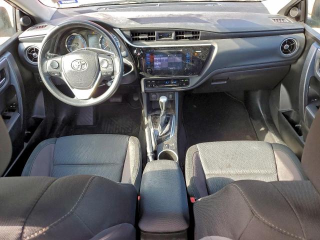 Toyota Corolla L Image 8