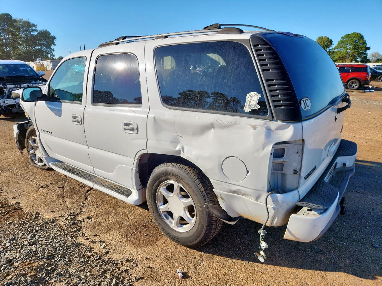 GMC Yukon Denali Image 2