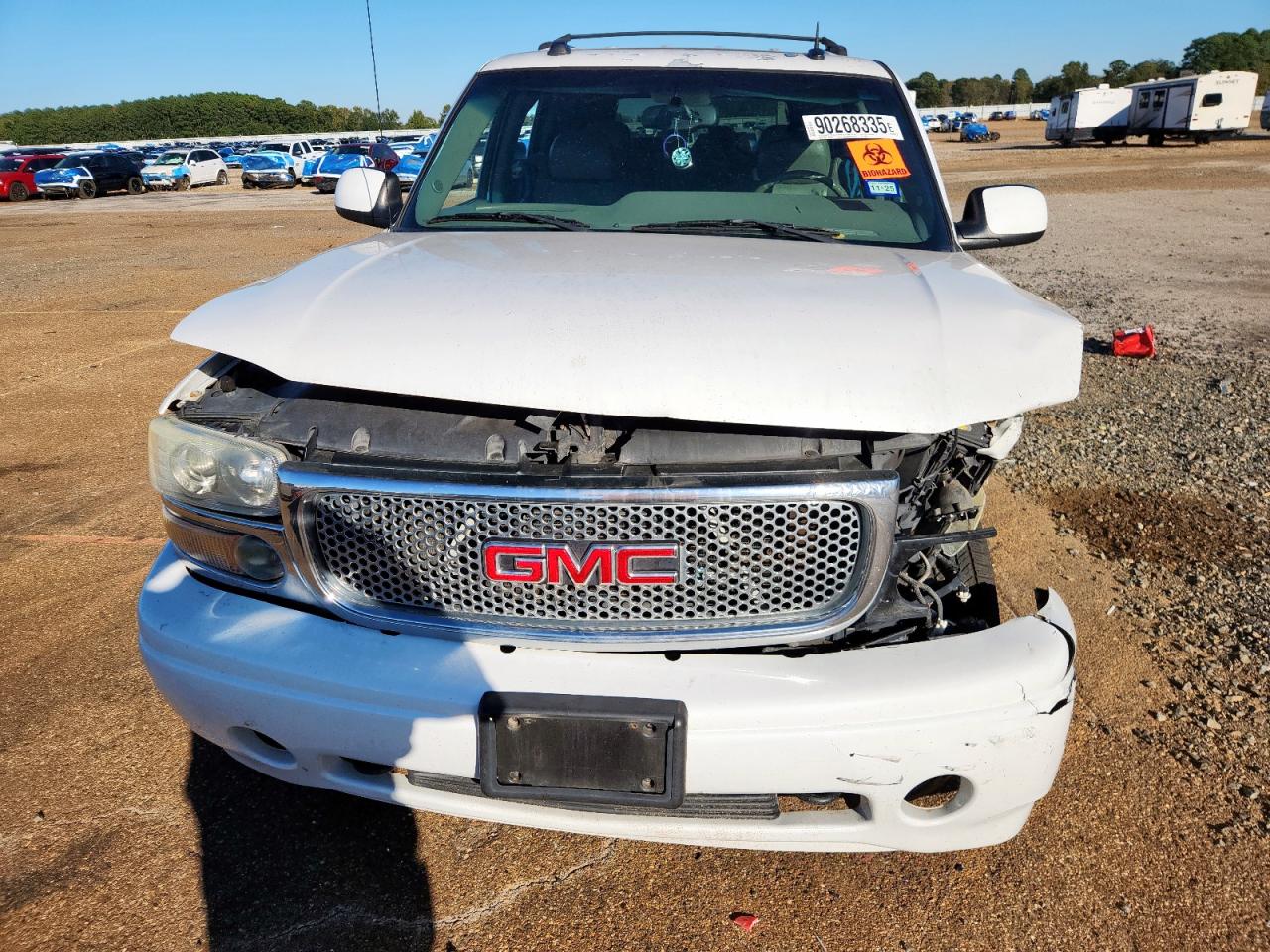 GMC Yukon Denali Image 4