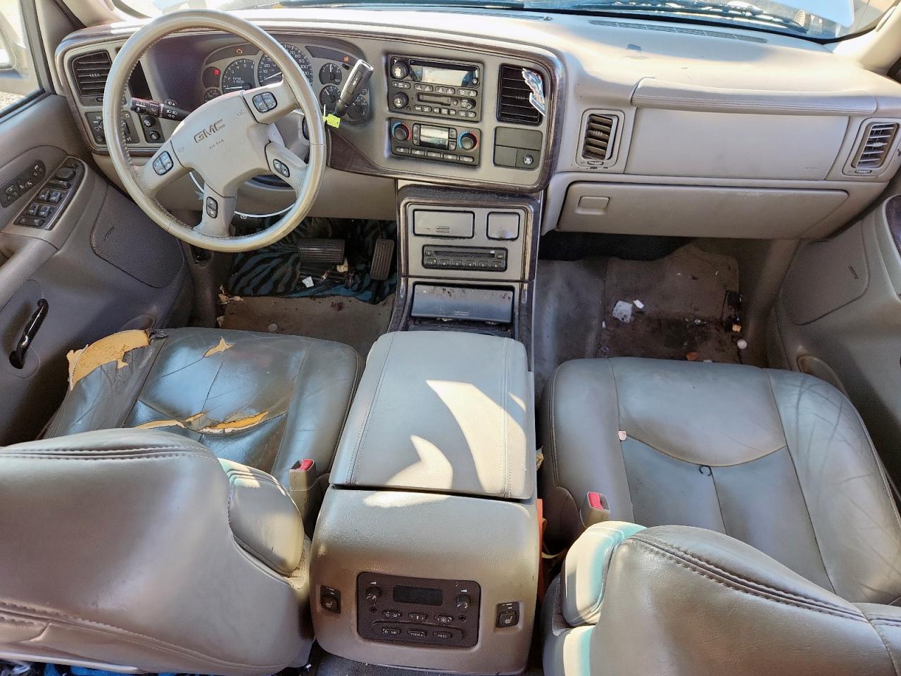 GMC Yukon Denali Image 13