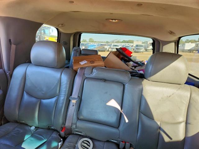 GMC Yukon Denali Image 9