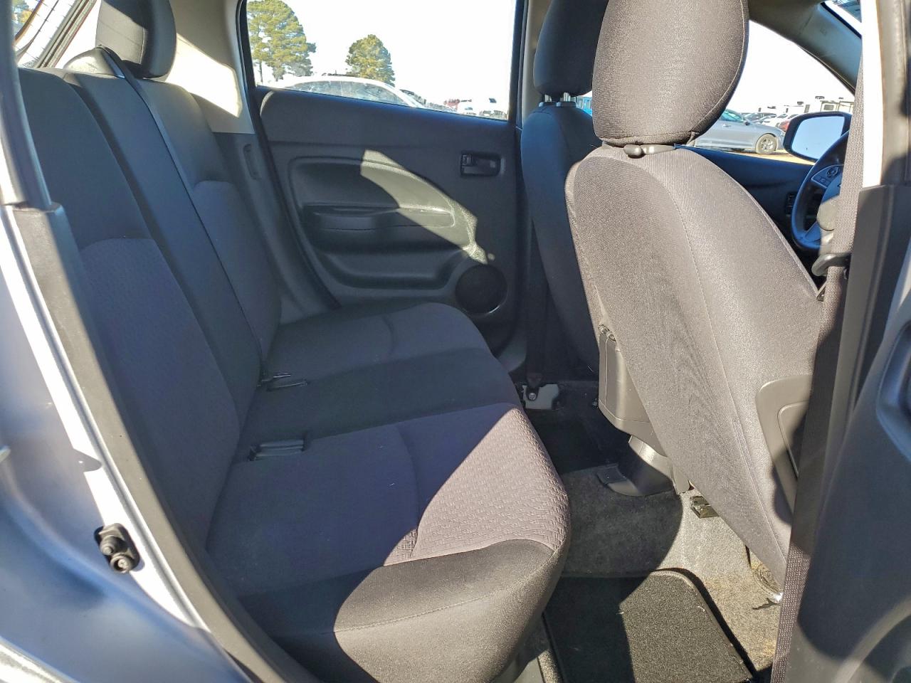 Mitsubishi Mirage Es Image 5