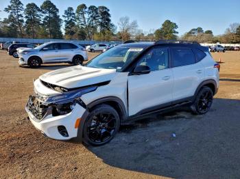  Salvage Kia Seltos