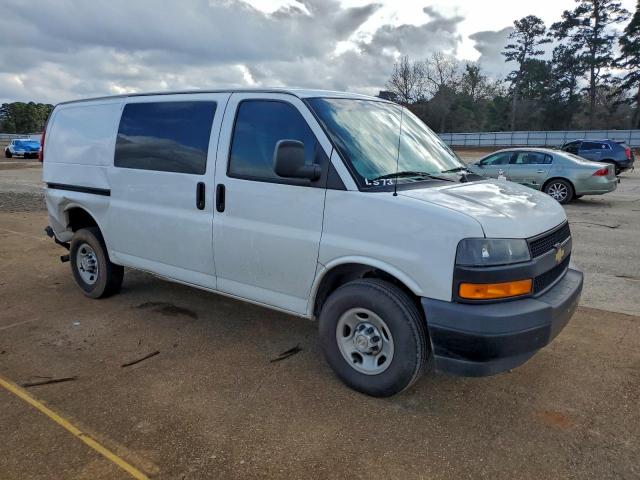 Chevrolet Express Image 3