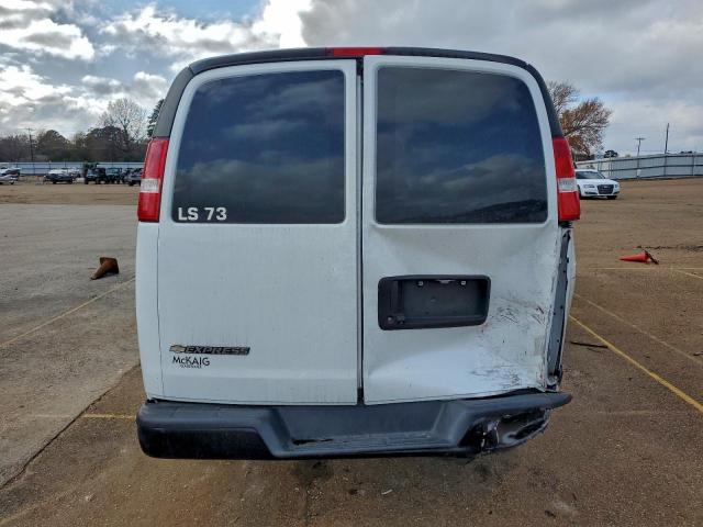 Chevrolet Express Image 6