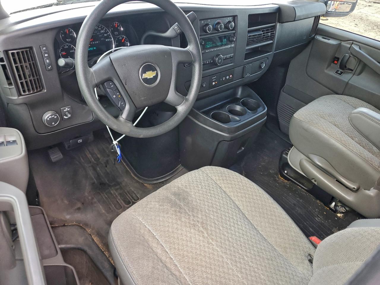 Chevrolet Express Image 9