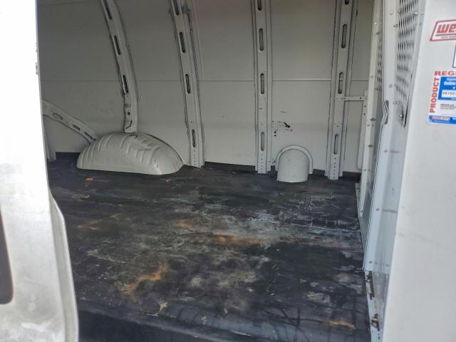 Chevrolet Express Image 2